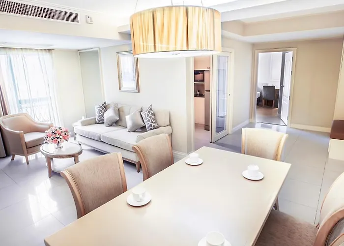 Hope Land Sukhumvit 24 Hotel