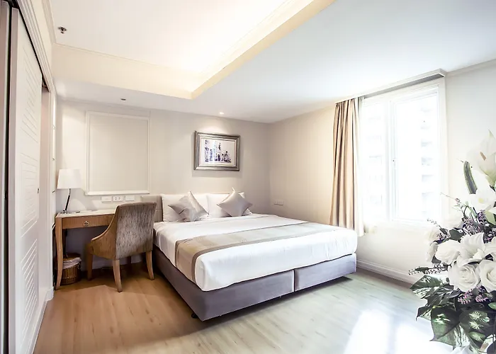 Hope Land Sukhumvit 24 Bangkok